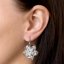 Stříbrné náušnice visací s krystaly Swarovski bílá kytička 31130.1 Krystal
