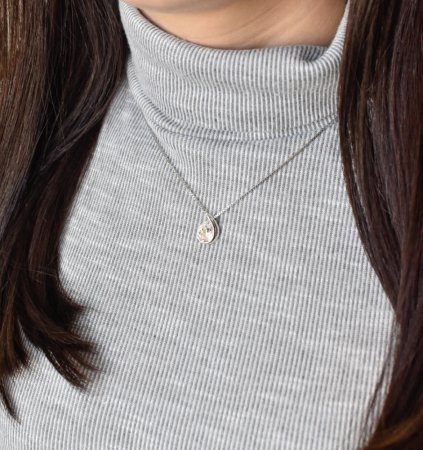 Strieborný prívesok s kryštálom Swarovski biela slza 34233.1 Krystal