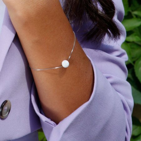 Strieborný náramok so syntetickým opálom biely okrúhly 13019.1 White s. Opal