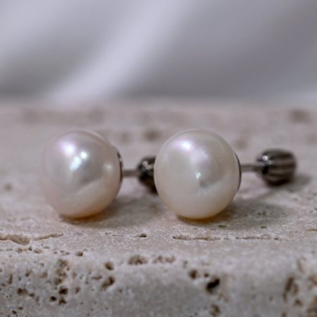 Stříbrné náušnice pecky s bílou říční perlou 21004.1 8 mm