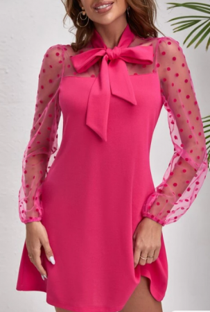 Elegantní dámské růžové šaty s puntíky