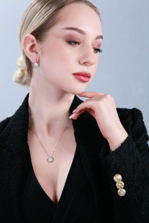Strieborné náušnice visiace so zirkónmi biele okrúhle 11454.1