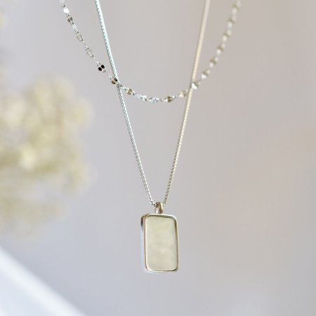 Strieborný dvojitý náhrdelník s bielou perleťou 12155.1