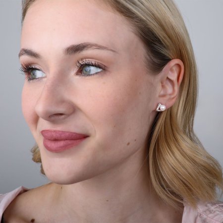 Strieborné náušnice kôstky s bielou riečnou perlou 21012.1