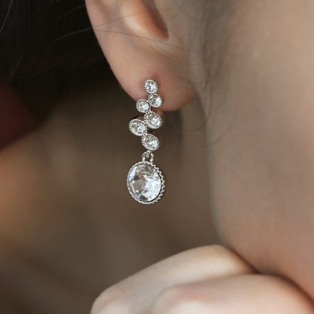 Strieborné náušnice visiace s kryštálmi Swarovski biele okrúhle 31265.1 Kryštál
