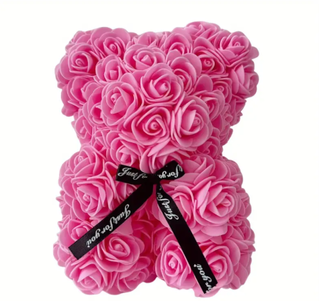 Ružový dekoratívny medvedík z penových ruží s mašľou
