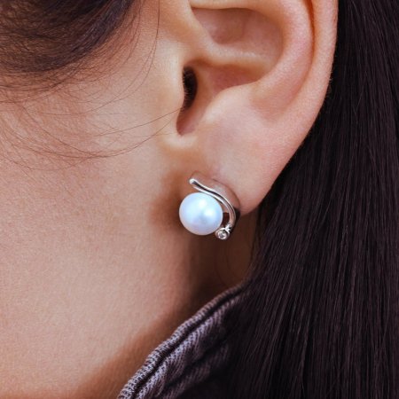 Stříbrné náušnice pecky s bílou říční perlou 21038.1