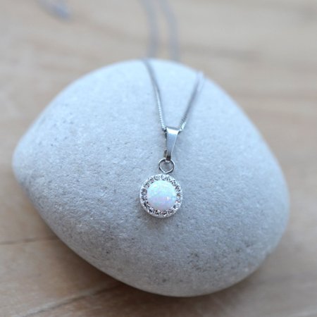Náhrdelník so syntetickým opálom a krištáľmi Preciosa biely okrúhly 32083.1 White