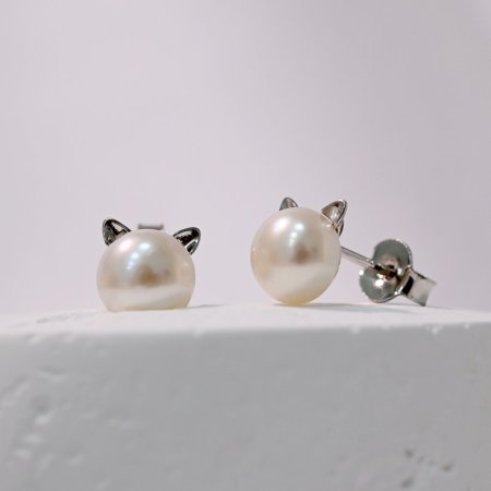 Stříbrné náušnice kočičky s říční perlou 21117.1