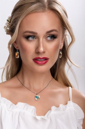 Strieborné náušnice visiace s kryštálmi Swarovski ab efekt obdĺžnik 31297.2 AB