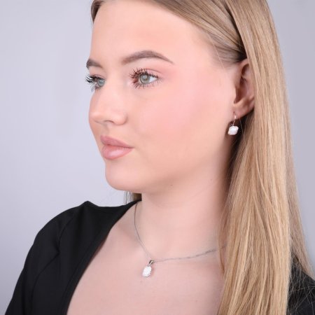 Súprava šperkov so syntetickým opálom a krištáľmi Preciosa náušnice a prívesok biele okrúhle 39175.1 White Opal