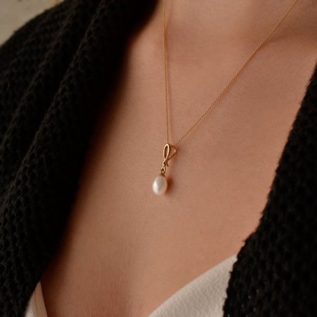 Zlatý 14 karátový náhrdelník s bílou říční perlou a briliantem 92PB00034