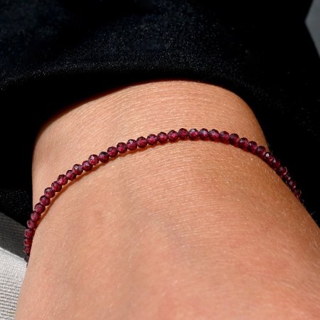 Náramek s pravými garnet kameny 43055.3 ocel