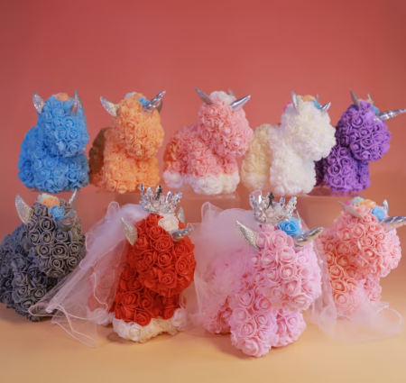 Ružový dekoratívny jednorožec z penových ruží