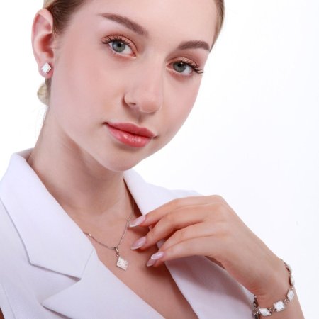 Stříbrný přívěsek se syntetickým opálem a křišťály Preciosa bílý kosočtverec 34260.1 white