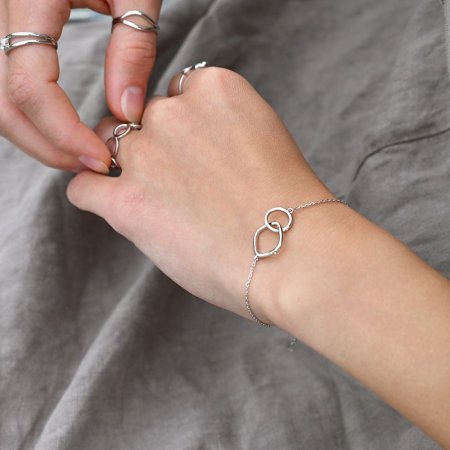 Strieborný náramok krúžok a kocka s mini zirkónikom 13035.1