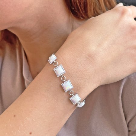 Strieborný náramok so syntetickým opálom a krištáľmi Preciosa biely štvorec 33047.1 white