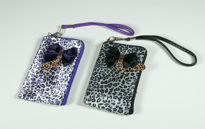 Levně Pouzdro na mobilní telefon s černou mašlí 8 x 13,5 cm