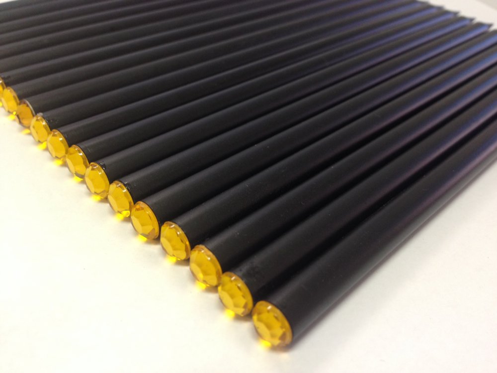 Černá tužka s oranžovým krystalem